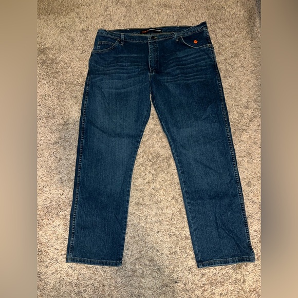 Men’s advanced comfort wrangler work jeans size 42 by 30 - Picture 1 of 6